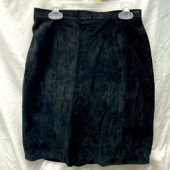paul harris Dresses & Skirts - Paul Harris vintage suede/leather zip back  skirt sz ladies 7/8